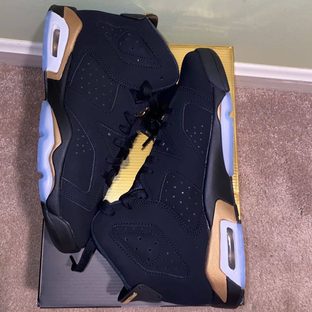 New Jordans retro 6 size 7Y